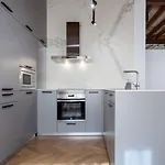 Modern And Unique In The Heart Of アパート *