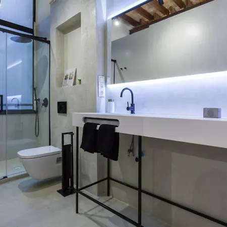 Modern And Unique In The Heart Of 公寓