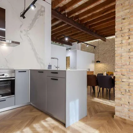 公寓 Modern And Unique In The Heart Of *