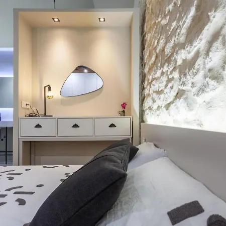 Modern And Unique In The Heart Of 公寓